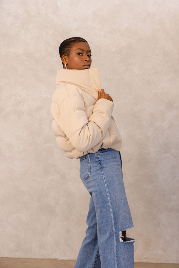 Our organic cotton down cropped puffer with elastic bungee strap, serves high quality streetwear. The elastic bungee straps are trimmed with gold hardware. This jacket checks out more than just styling. Stay warm this cozy season, in this weatherproof, and ELILE approved look.