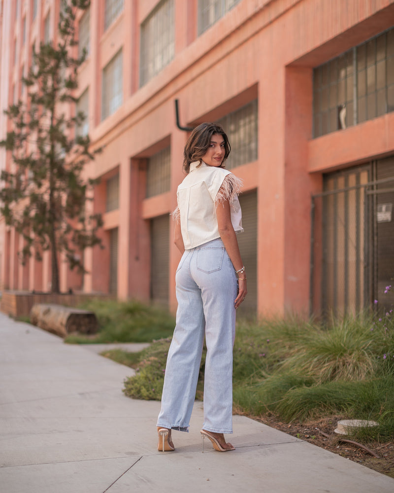 MATERIAL GIRL MOM JEANS- LIGHT WASH